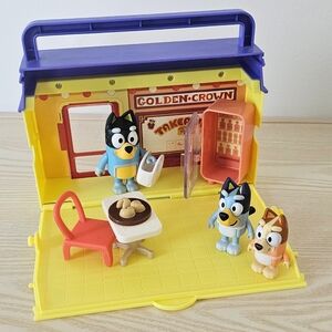 Bluey Takeaway Golden Crown Restaurant Exclusive Playset